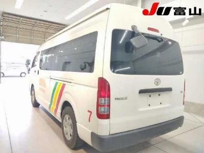 Toyota HiAce Commuter