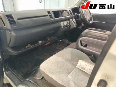 Toyota HiAce Commuter
