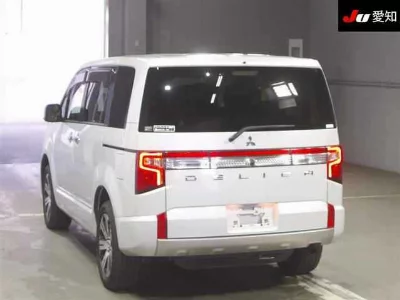 Mitsubishi Delica D:5