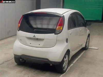 Mitsubishi i