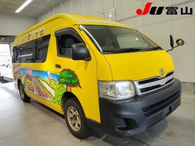Toyota HiAce Commuter