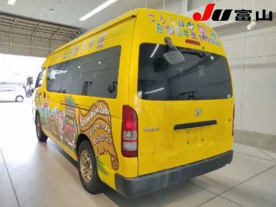 Toyota HiAce Commuter