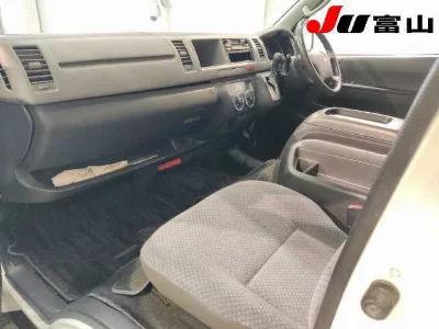 Toyota HiAce Commuter