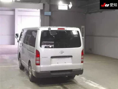TOYOTA HIACE VAN