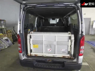 TOYOTA HIACE VAN