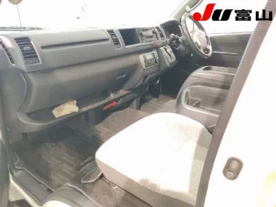 Toyota HiAce Commuter