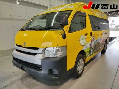 Toyota HiAce Commuter
