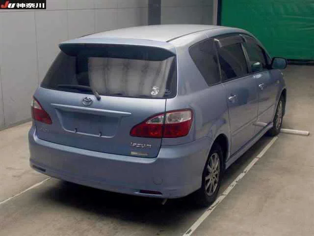 Toyota Ipsum  с аукциона в Японии