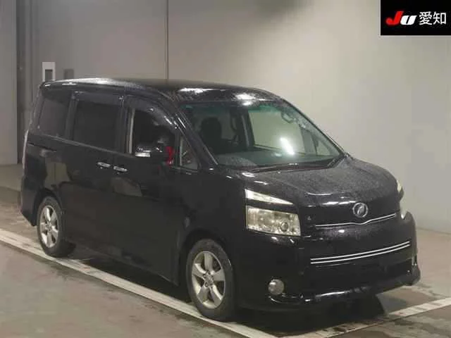 Toyota Voxy  с аукциона в Японии