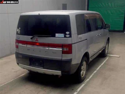 Mitsubishi Delica D:5