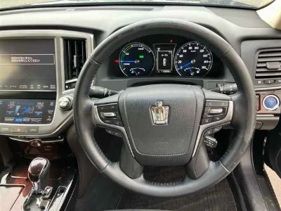 Toyota CROWN HYBRID