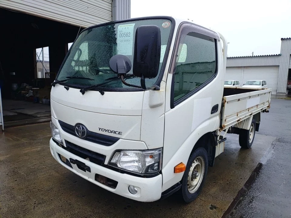 Toyota ToyoAce  с аукциона в Японии