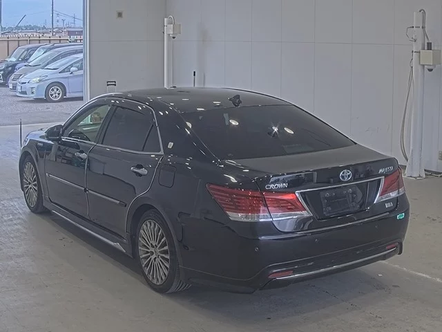 Toyota CROWN MAJESTA  с аукциона в Японии