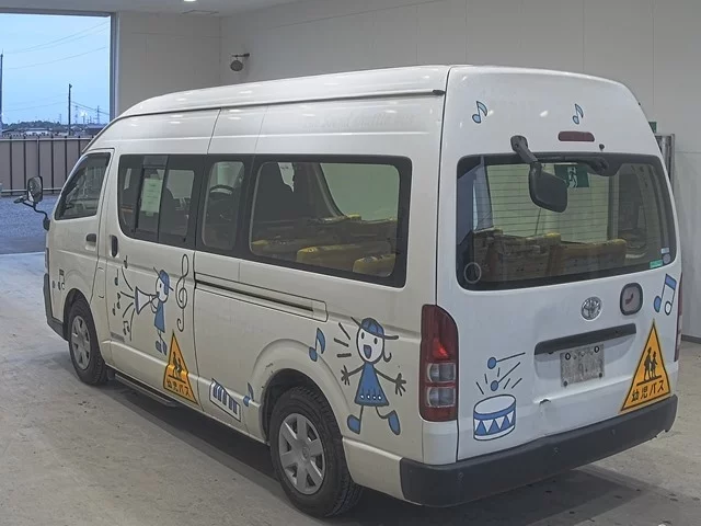 Toyota HiAce  с аукциона в Японии