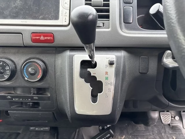 Toyota HiAce  с аукциона в Японии