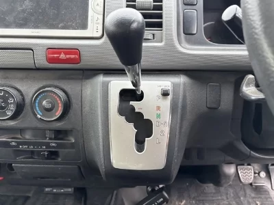 Toyota HiAce Commuter