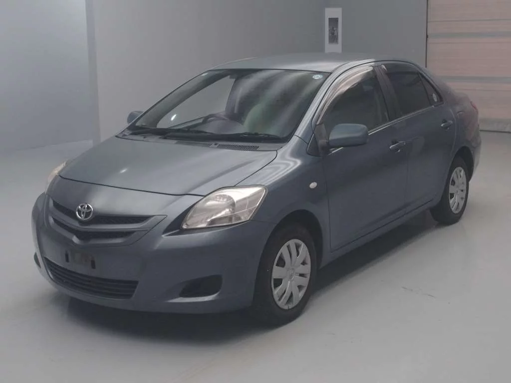 Toyota Belta  с аукциона в Японии