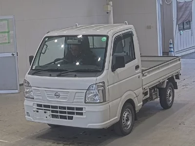 Nissan NT100 Clipper