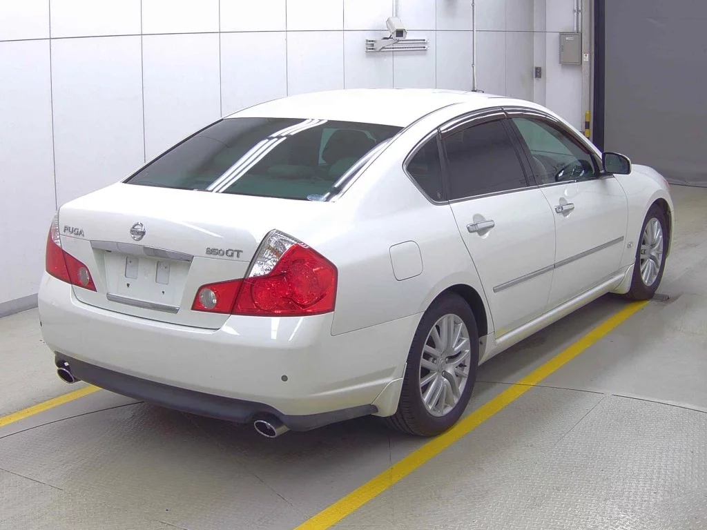 Nissan Fuga  с аукциона в Японии
