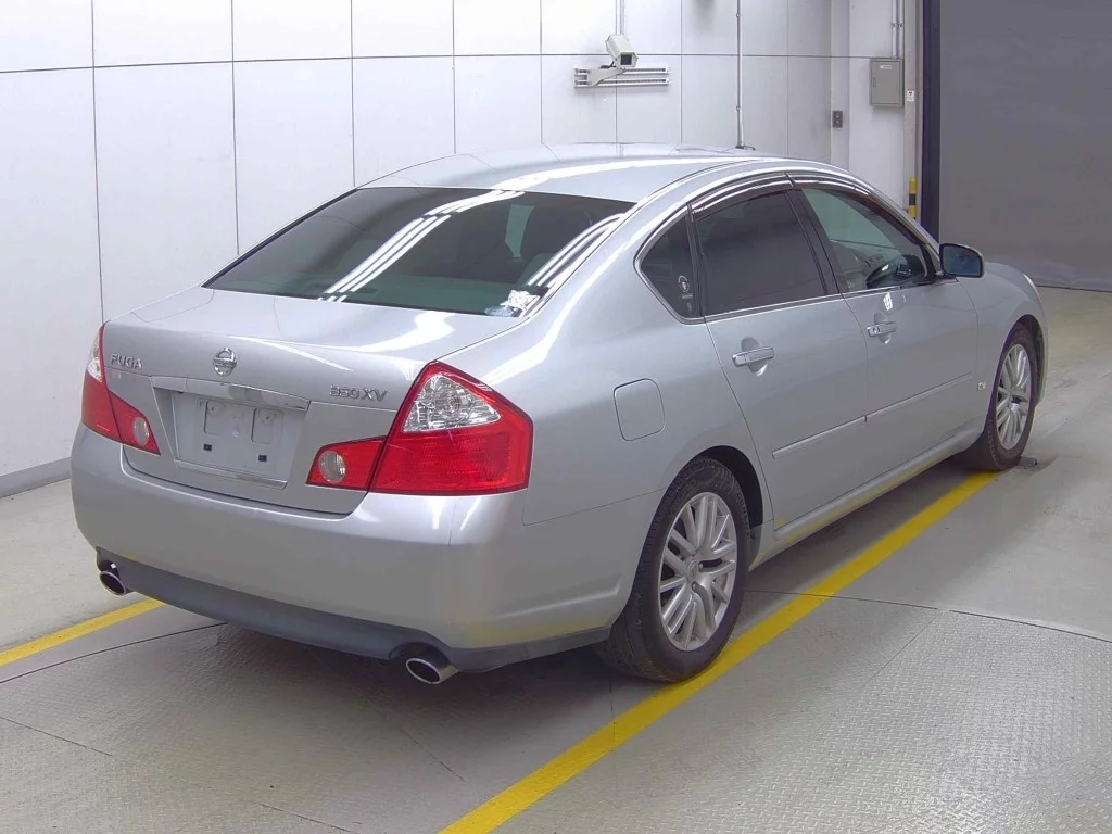 Nissan Fuga  с аукциона в Японии