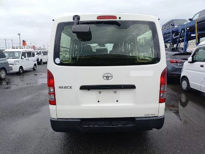 TOYOTA HIACE