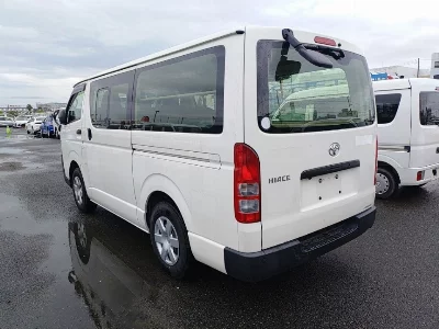 TOYOTA HIACE