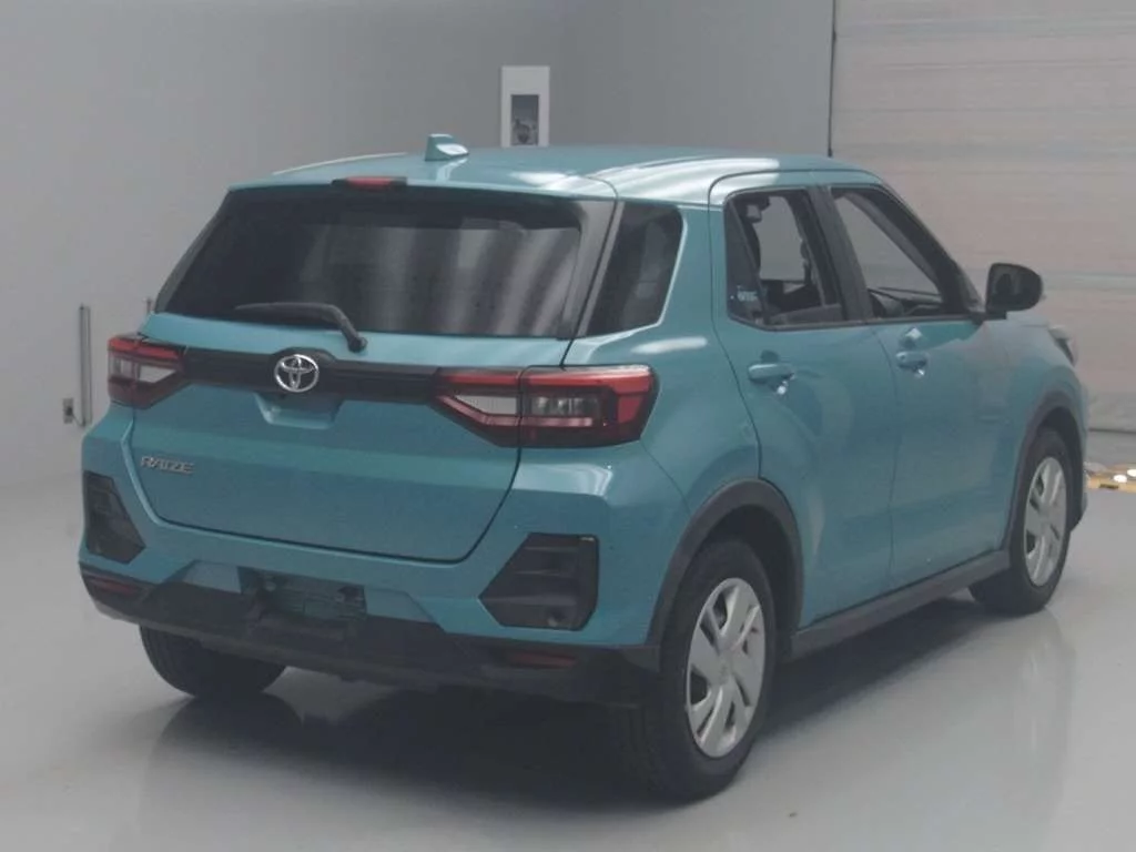 Toyota Raize  с аукциона в Японии