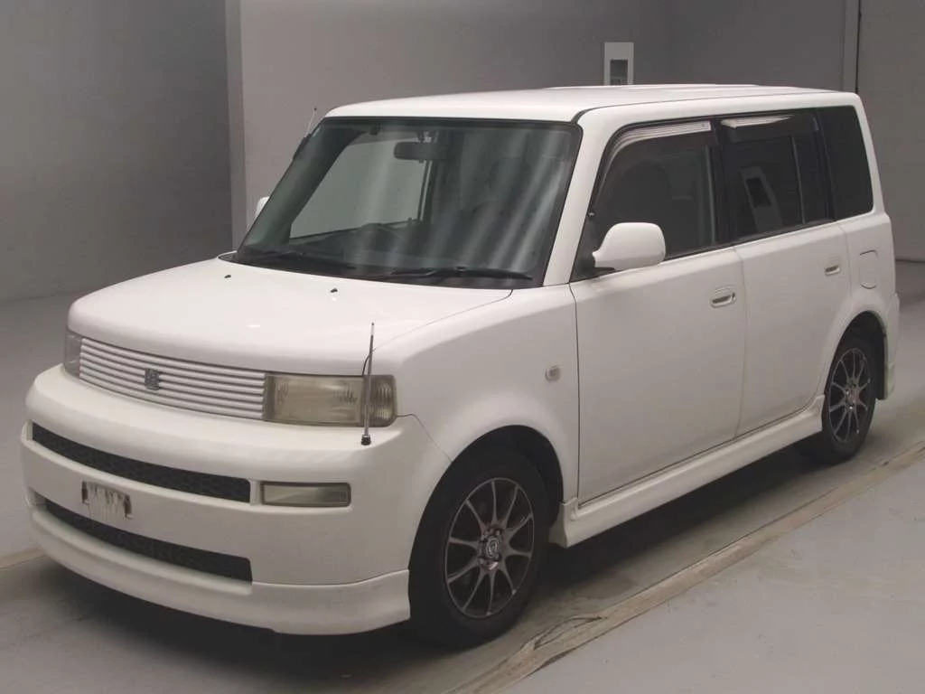 Toyota bB  с аукциона в Японии