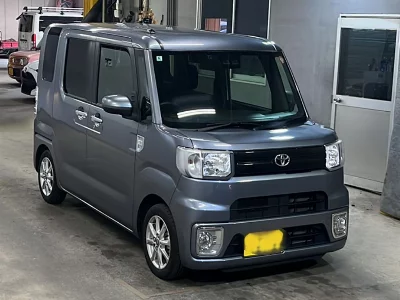 Toyota Pixis Mega