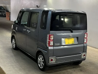Toyota Pixis Mega