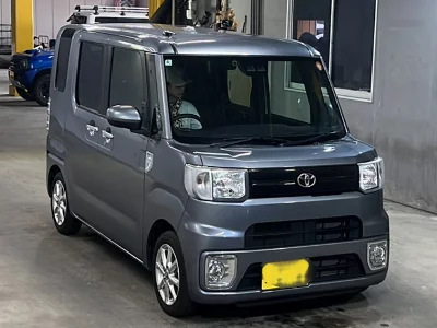 Toyota Pixis Mega