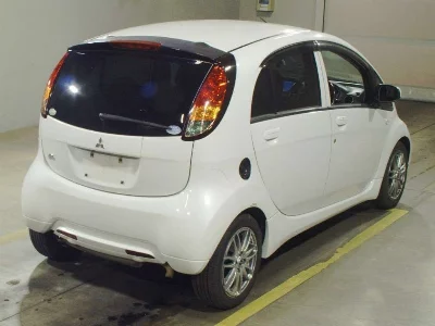 Mitsubishi i