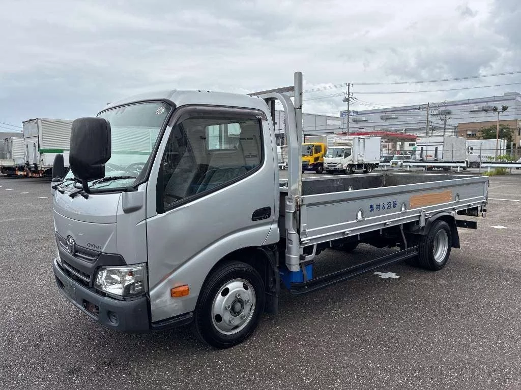 Toyota Dyna  с аукциона в Японии