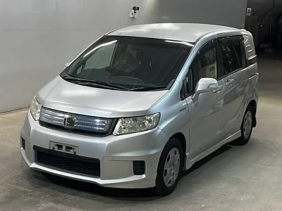 Honda FREED SPIKE HYBRID