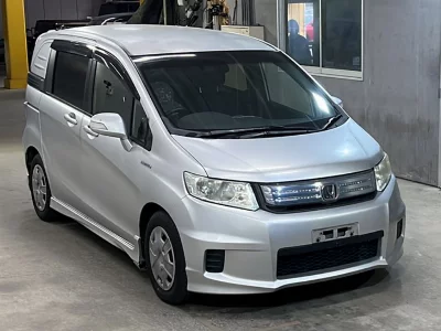 Honda FREED SPIKE HYBRID