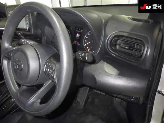 Toyota Yaris  с аукциона в Японии