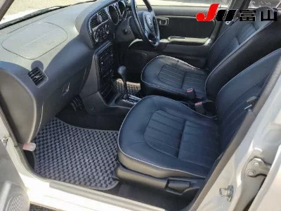 Daihatsu Mira Gino