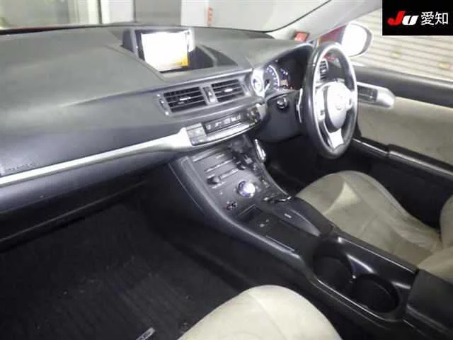 Lexus CT200h  с аукциона в Японии