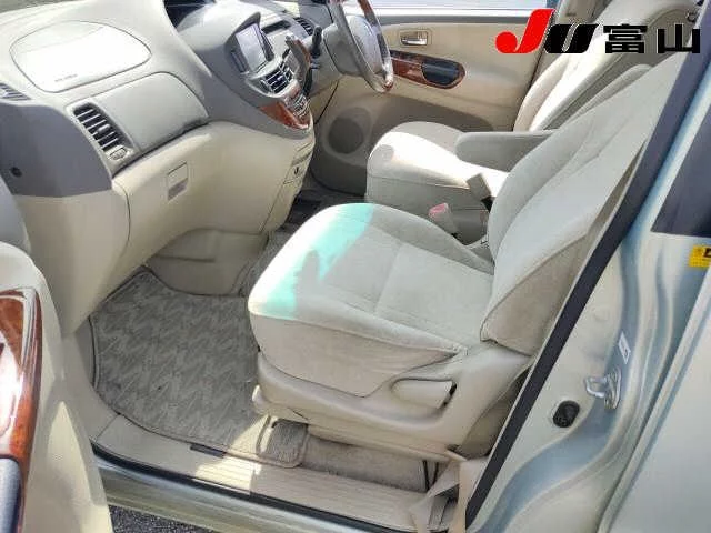 Toyota Estima  с аукциона в Японии