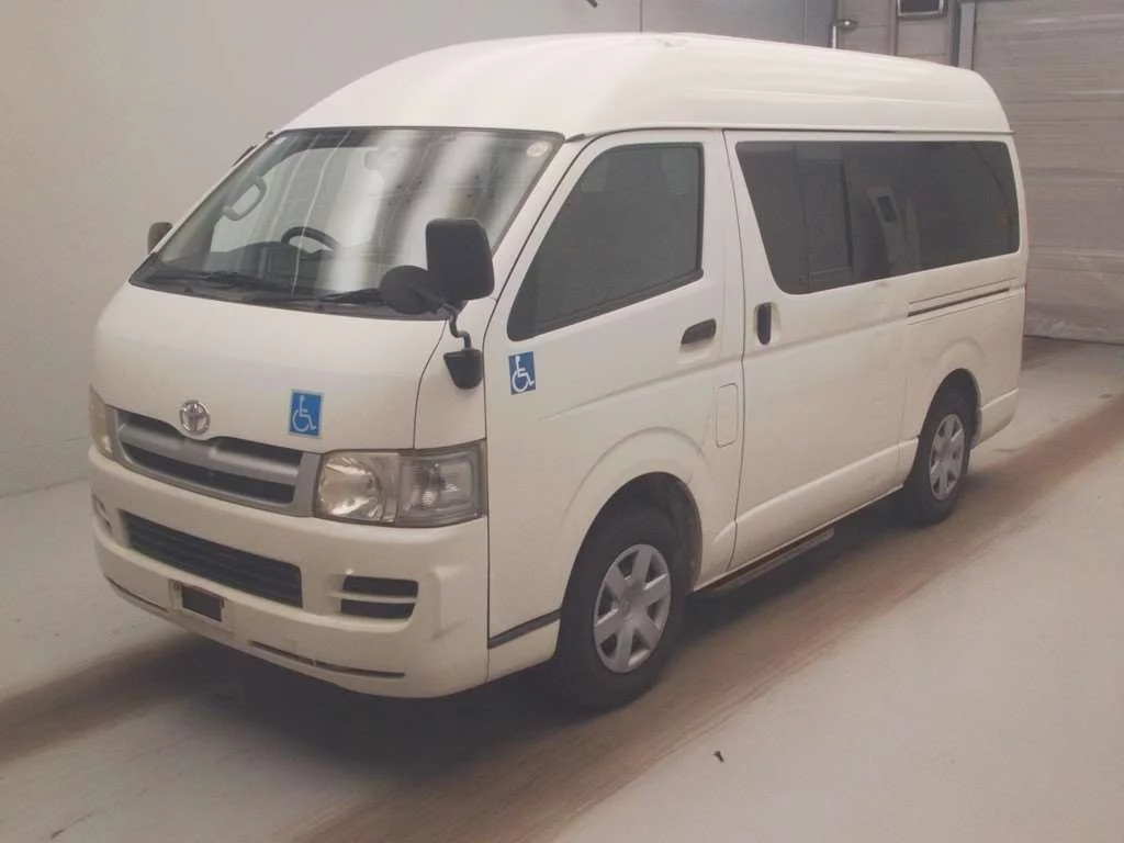Toyota RegiusAce  с аукциона в Японии