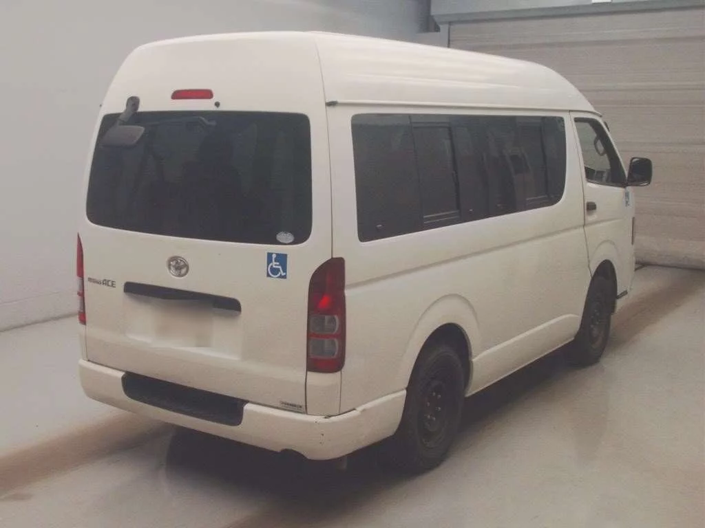 Toyota RegiusAce  с аукциона в Японии
