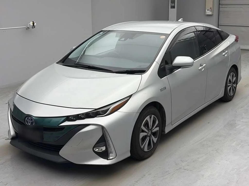 Toyota Prius PHV  с аукциона в Японии