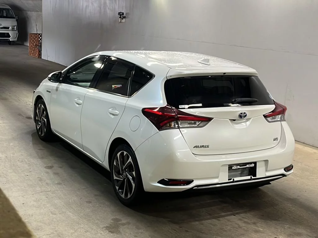 Toyota Auris  с аукциона в Японии