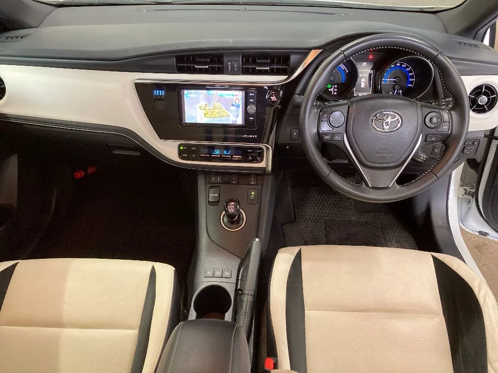 Toyota Auris  с аукциона в Японии