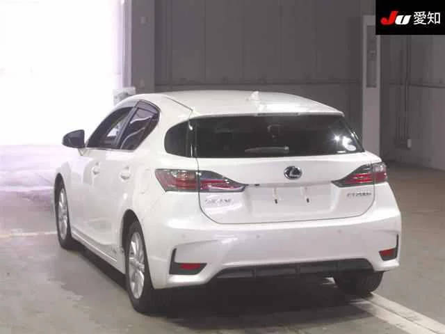 Lexus CT200h  с аукциона в Японии