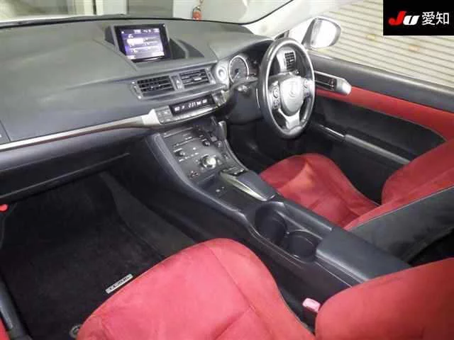 Lexus CT200h  с аукциона в Японии