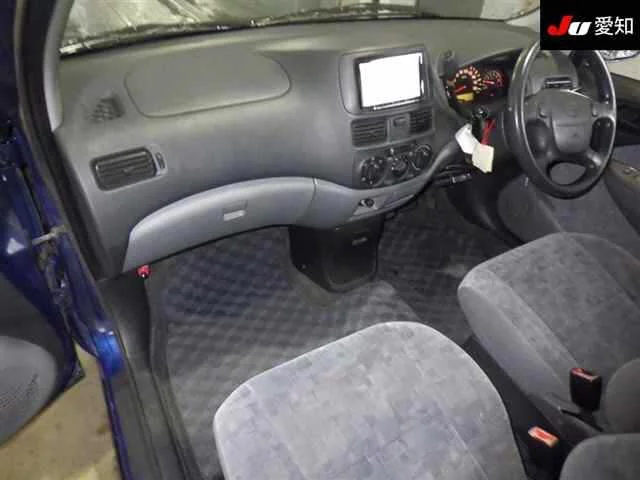 Toyota Raum  с аукциона в Японии