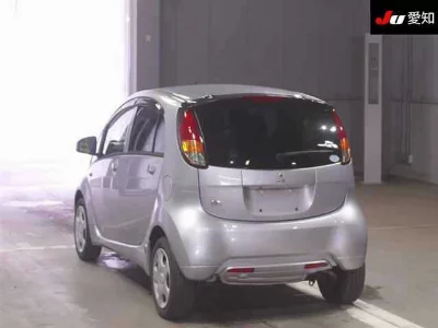 Mitsubishi i