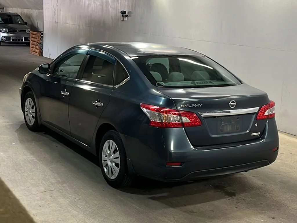 Nissan Sylphy  с аукциона в Японии