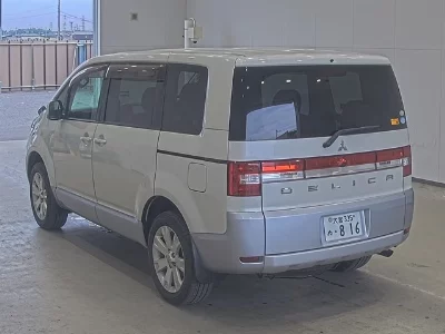 Mitsubishi Delica D:5